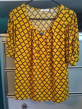 Notations Yellow and Black Geometric Print Top